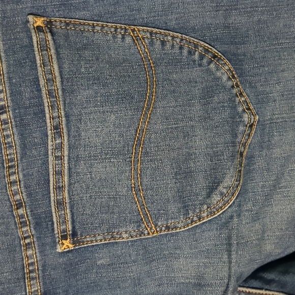 LEE* RIDERS mid rise denim capris 5 pocket zip/button fly front side slit detail - Picture 4 of 9